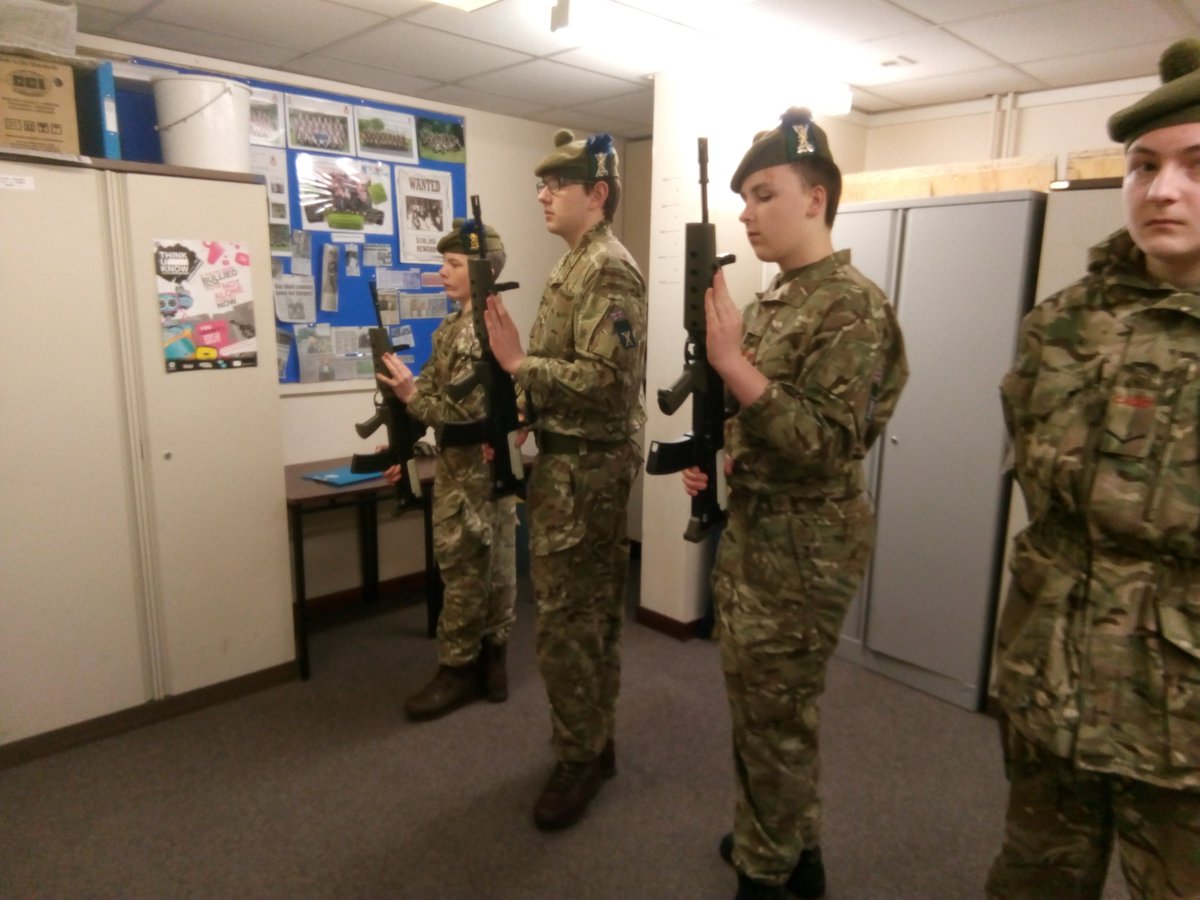 PRO1hldrsacf's tweet photo. The last of my 2* #RifleDrill lessons last night, teaching Present Arms. Next stop their #Drill Test later this month #ACFAdventures https://t.co/Jl6rSN4cCv