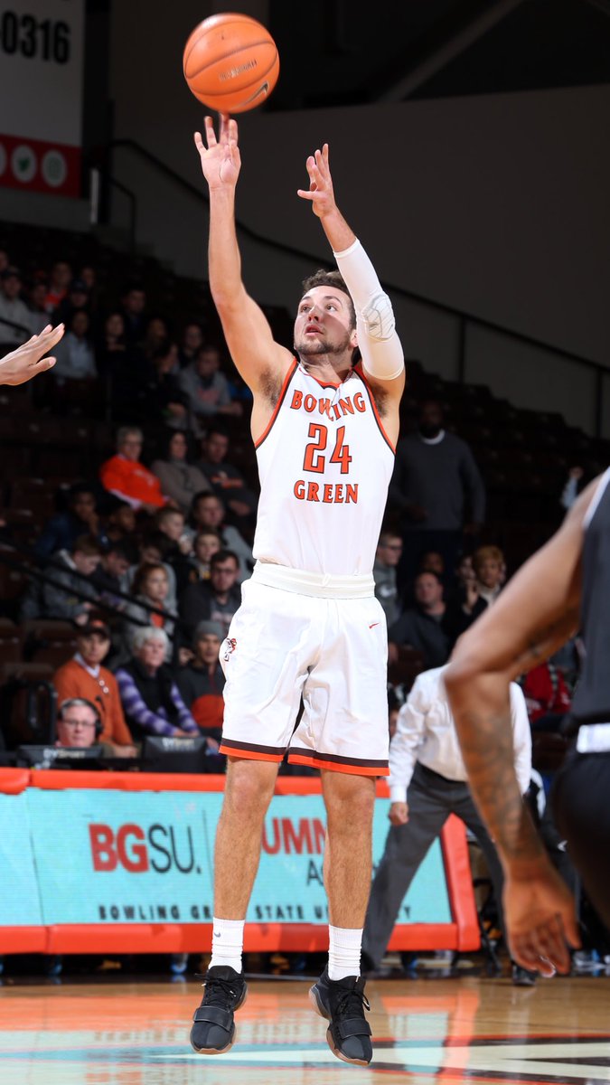 BGSUMBB's tweet photo. We honor one of the most prolific 3-point shooters in program history tomorrow. Senior @MattFox13 ranks Top 5 all-time in career/season 3-point shooting. 

• Career (40.7%) — 5TH All-Time
• 2017-18 (45.9%) — 5TH All-Time

#ThankYouMatt https://t.co/arSQuOWGhX
