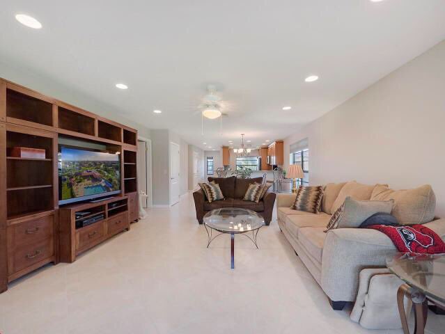 ThePolskyGroup's tweet photo. Another day, another closed sale!
SOLD!
21209 Lago Cir Unit B
Boca Raton, FL 33433
There is no better feeling after selling a client’s house than helping them find the perfect place to downsize to. Very happy we could help our clients find this gem in #BocaRaton! #BocaRealEstate https://t.co/KkMG9JsNgi