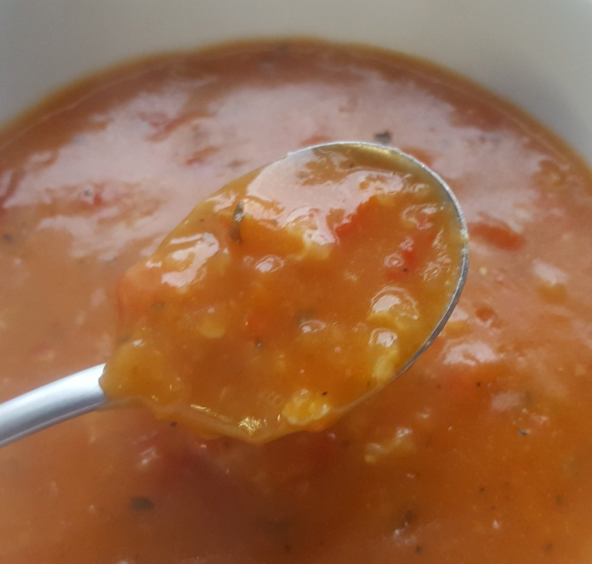 gluthub's tweet photo. This Tomato &amp; Basil Soup @TidefordOrganic is probably the tastiest #glutenfree soup we've ever eaten. Even more impressive is that it's #vegan, #fodmap friendly, #organic and made with no added sugar. https://t.co/ULPNiYiSbO https://t.co/RCIx4BH12O