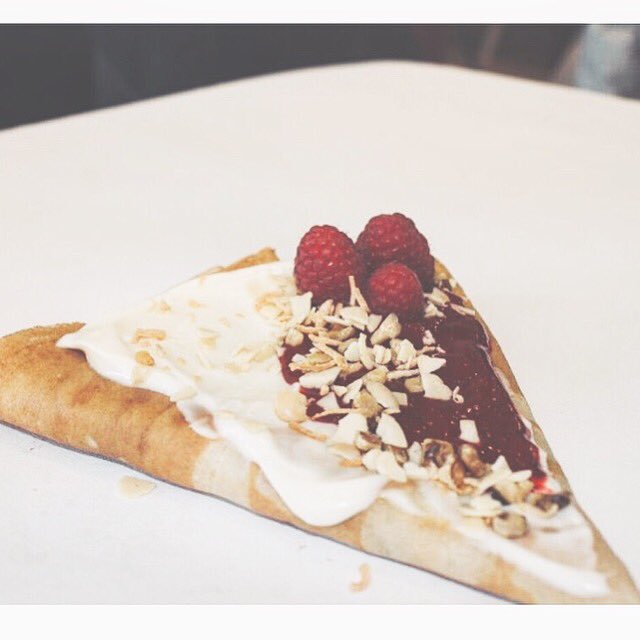 Happy March everybody! Don’t forget to get your white chocolate crepe ASAP before it’s too late!! 💕we will be dropping our new crepe very soon #stayposted #foodie #kawaiicrepe #whitechocolate