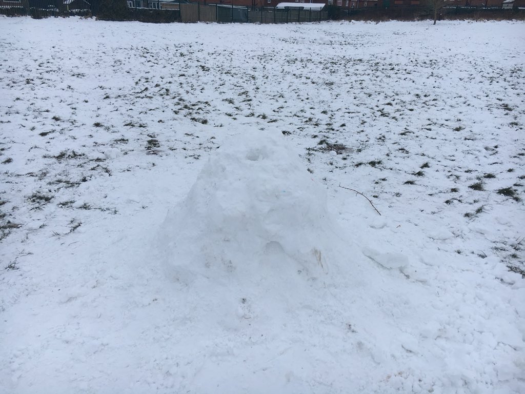 WfieldPrimary's tweet photo. Our KS2 children have just witnessed one of our parents destroying all the children’s snowmen; punching the snowmen in the head and throwing our brand new bins at them. The staff are almost as upset as the children. We don’t usually tweet such things but... https://t.co/BjUVx8O9tA
