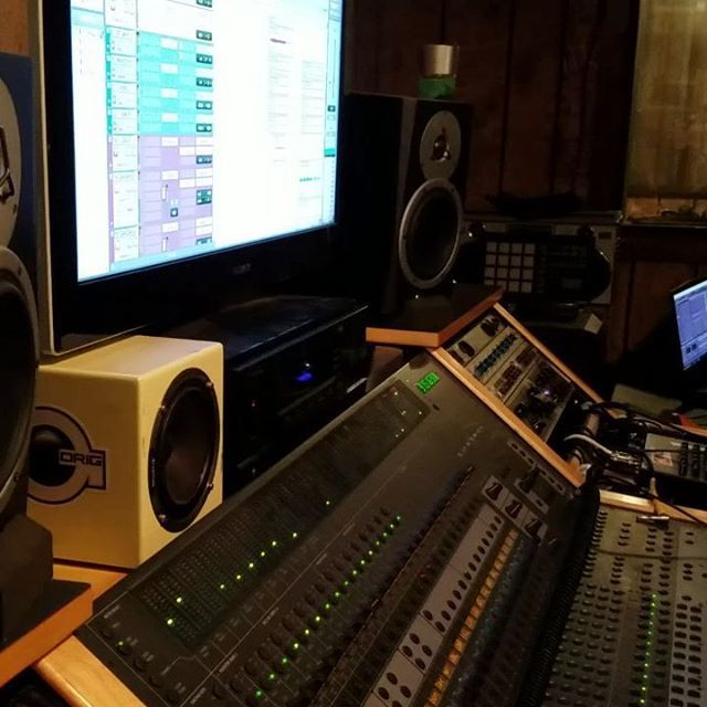 CloudmouthMusic's tweet image. Heavy Cello by Chris a.k.a. @onegreatsomething. Catch him shredding bowstrings when we play this Saturday @springwaterdive .
#heavycello #rockstrings #cello #cellorecording #isolationbooth #mixing #recording #nashvilleindie #darkfolk ift.tt/2F3WsGi