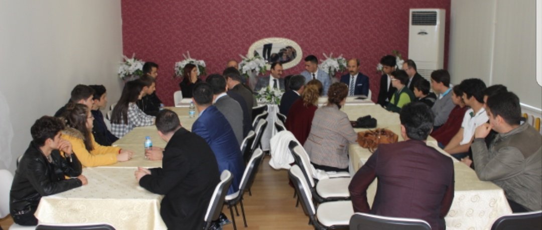 İl Milli Eğitim Müdürümüz <a href="/bycandiroglu/">Bilal Hoca</a> , 17 ilçemizin öğrenci meclis başkanları ile biraraya geldi.
Eğitimin tüm paydaşları ile birlikte olmaya özen gösteren Sayın Çandıroğlu ögrencilerimizi ağırlamaktan onur duyduğunu ifade etti.