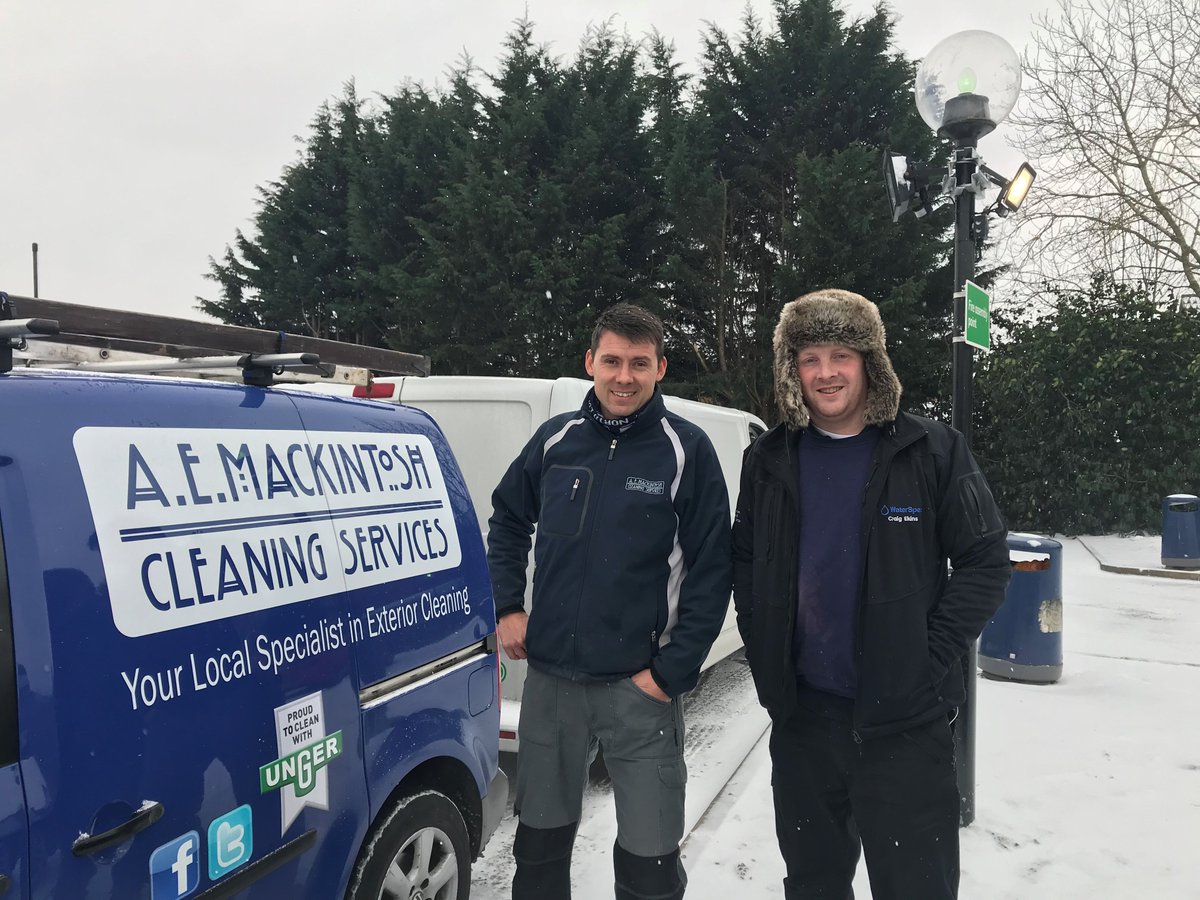 The storm called ‘The Beast from the East’ did not stop the @MackintoshClean Services Team meeting up with the @UngerUK Team today! 👌#windowcleaning #windowcleaner #clean #cleaning #unger #ungeruk #aemackintosh