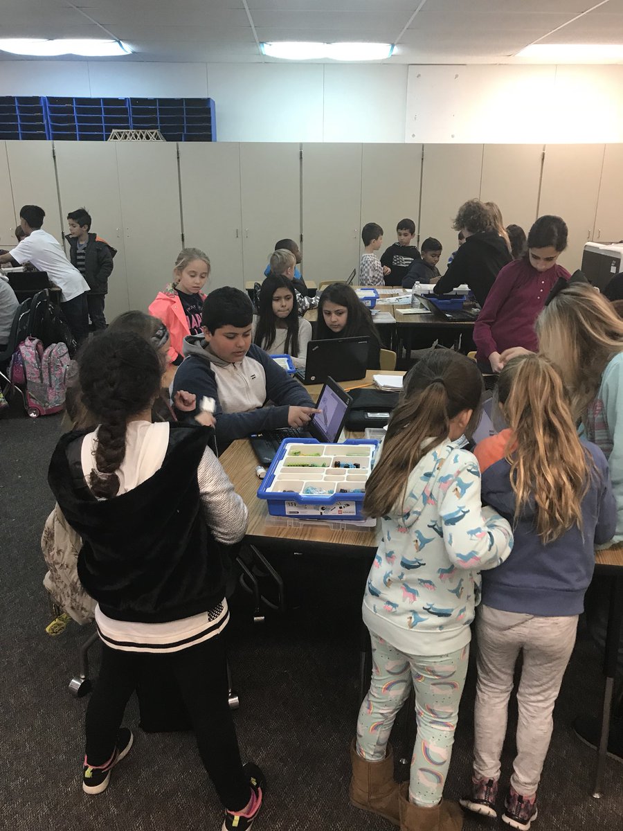 kenwilliams (@kwilliamsh2o) on Twitter photo 1st & 5th grades using WeDo robots to learn about water conservation #Legorobotics @VgCvusd <a href="/MysterySci/">Mystery Science</a> 1st & 5th grades using WeDo robots to learn about water conservation #Legorobotics @VgCvusd <a href="/MysterySci/">Mystery Science</a>