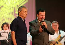 GBZuliaGaita's tweet photo. En una de sus actuaciones especiales con el Grupo Candela, el Gran José Tineo, quien hoy está de cumpleaños, presentado por @ramonsotou en el @TeatroBaralt  @Franciscogaita https://t.co/BFJAIjYs4K