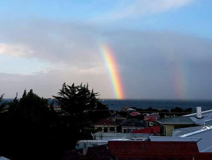 maluchayallego's tweet photo. Se abre un arcoíris en el cielo. Hay q traerlo a estad tierras https://t.co/EHx7ALFhzl