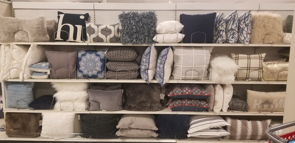 mary_nolte's tweet photo. #T2115 pillows for days! @CustodioValerie @HillaryAlbers @tracyacurry1 @yang_leena @richardTarget8 @fabbyfabulouss https://t.co/9g67JiJvq1