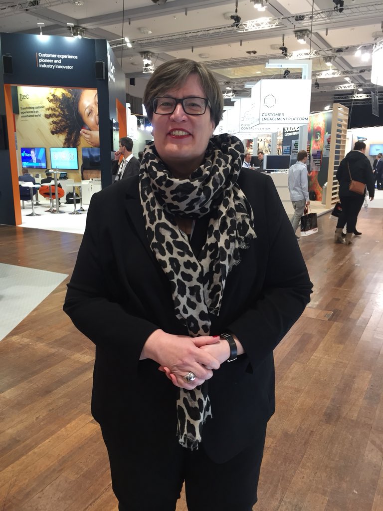 ccw_berlin's tweet photo. Menschen der #CCW2018. Simone Fojut vom #CallCenterProfi @CC_Insight. Wow, zum 20. Mal auf der #CCW. #NiceFact, ihr erster Arbeitstag war vor 20 Jahen auf... der ersten CCW👏👏👏Schön, dich so lange dabei zu haben! #appreciated #StrongPartnership #CCWFan #Stayconnected https://t.co/FY04qfHKQm