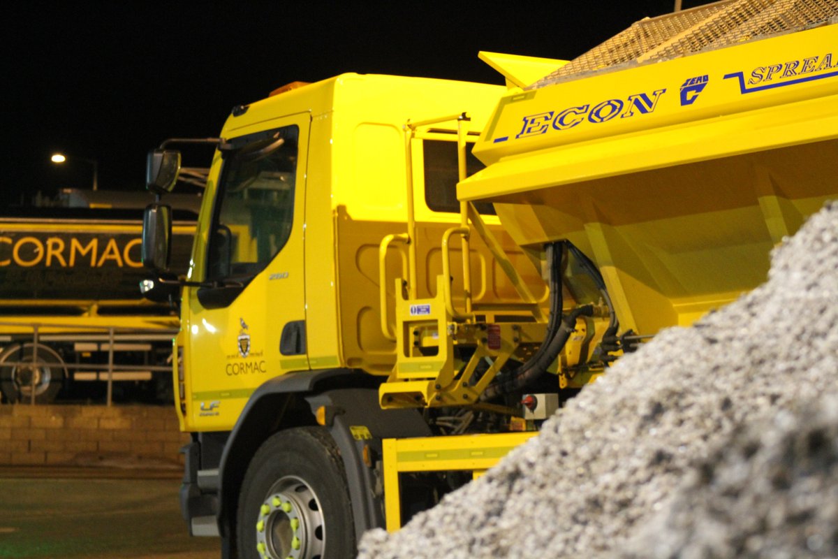 CORMACltd's tweet photo. All routes have been gritted three times in the last 12 hours, but snow accumulations are still likely to occur during heavy snowfall.

#CornwallWinter  #ccsnow https://t.co/mGx40sAgiC