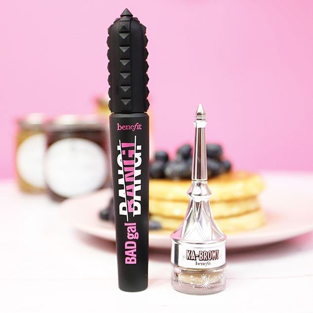 BenefitCanada's tweet photo. Bold lashes AND bold brows! The perfect start to the day... right Benebabes?! 💖😋 #benefitbrows #WOWyourBROWS https://t.co/Wt10hf69EX