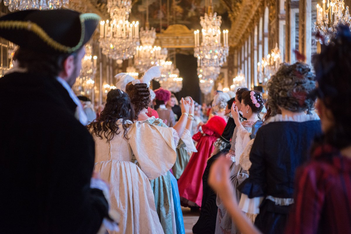 ExploreFranceJP's tweet photo. 今年もヴェルサイユ宮殿で仮面舞踏会。今年は5/28(月)の19時30分スタート。ドレスコードは正統派バロックスタイル。衣装は各自用意し宮殿に入る前に着用して下さい。https://t.co/xTgfBDAyT7 RT @CVSpectacles RT https://t.co/Zq8SfFVeGh