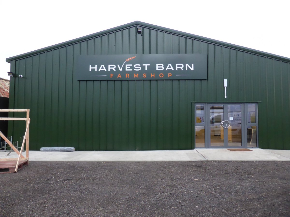 This tray sign measured a massive 6 metres in length! A big way to get your business noticed. #Tray #Sign #Green #Farm #Install #Design #Big