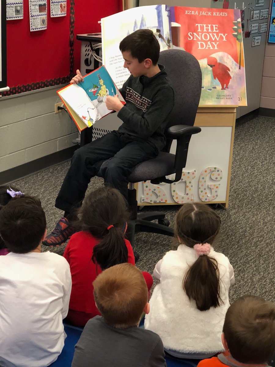 A special friend reads “Green Eggs and Ham” as we celebrate Dr. Seuss in Kindergarten. 💚
