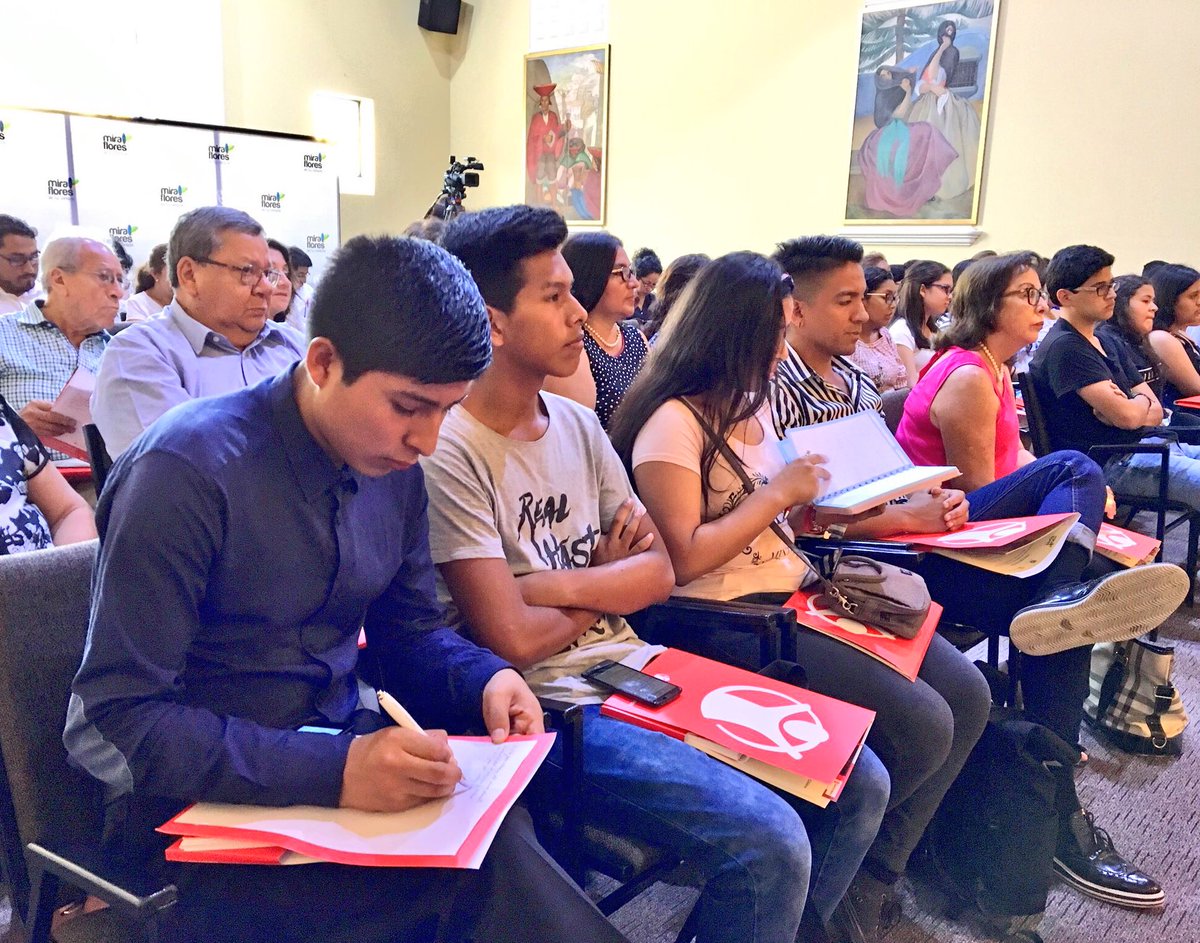 SaveChildrenPE's tweet photo. “Si los jóvenes no ven el futuro de una manera positiva no van a poder como adultos contribuir a una sociedad mejor” menciona la Embajadora de @SwedeninPeru, @ferry_anna 
Encuesta #YoungVoice de #SavetheChildren https://t.co/c1d9ltxwQ5