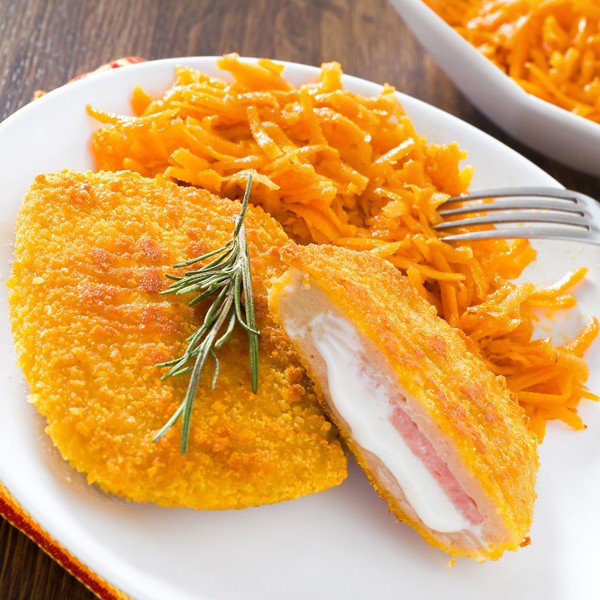 mahalle_fr's tweet photo. 🌟 #Nouvelle #recette pour un goût plus #délicieux ! 🌟

Dans notre quête continuelle pour satisfaire vos #papilles, nous avons changé la recette des #cordons #bleus ! Un goût meilleur, une #panure plus croustillante, un #fromage plus #fondant 😋 https://t.co/Pp0TXhRm2r