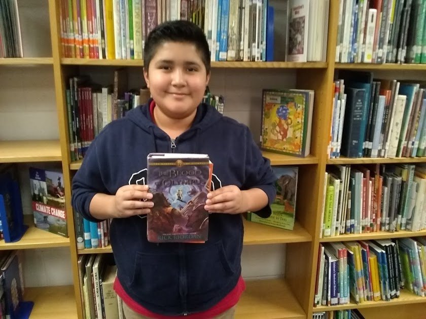 FIS students from Mrs. Cook's and Mrs. Rondinelli's classes shared their favorite books in the library today! Check out these shelfies! #shelfie #MagicOfStorytelling #ReadAcrossAmerica #FSSDreads #FISreads