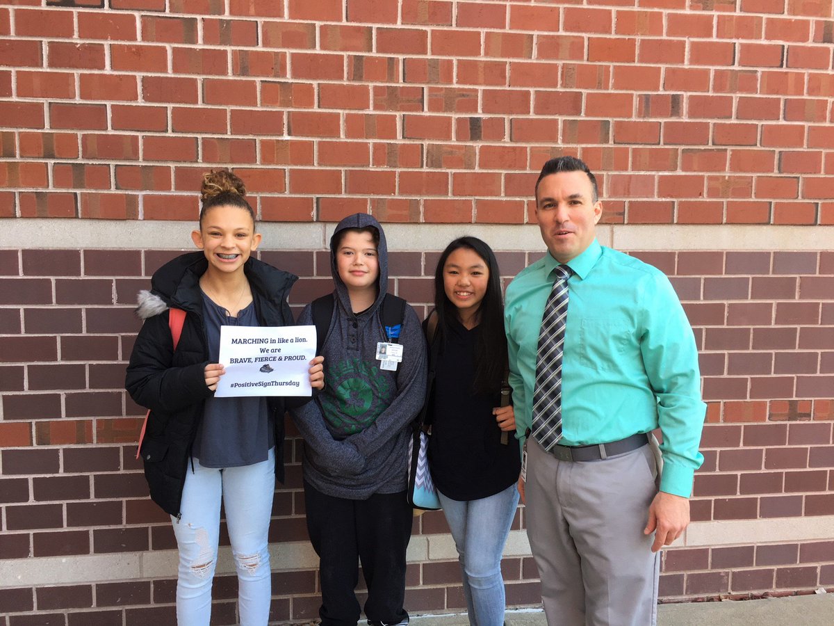 NortonMiddle's tweet image. More from Norton Middle #NMSLancerLEAD
Thanks to the MA leaders of the #PositiveSignThursday @MGeoghegan22 and @casehighprinc really has become such a great part of our culture and routine.
