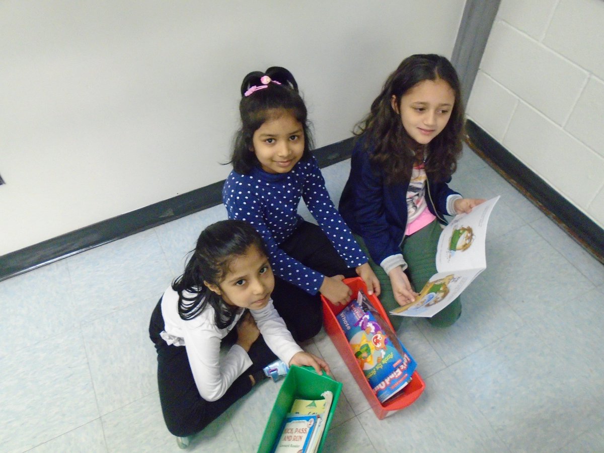PoeSchool_4's tweet photo. Mr. Zima's Class: Doing Read to Someone with our Kindergarten Buddies (Echo Reading and Choral Reading) and Who? and What? #21learn https://t.co/oLx01HQwRi