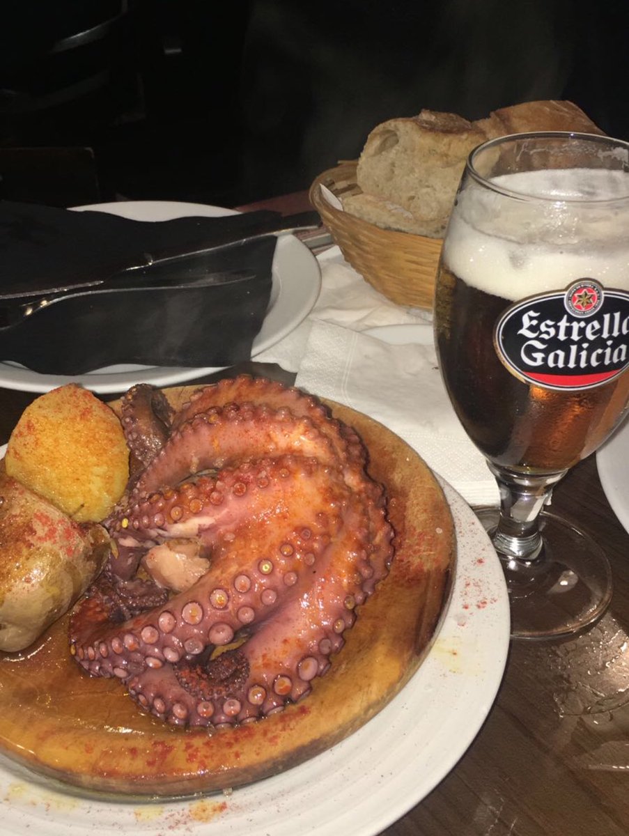 Ya en tierras gallegas!!!!!! 😋😋😋😋Mañana te veo Vigo!!!!!!!!!! Y pasado A Coruña y el domingo me voy cara de pulpo 🐙!!!!!! Que me gusta!!!!!! 😘 #GiraLaCalma