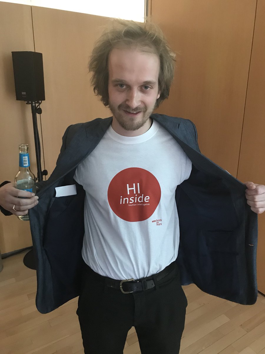 digitaldude42's tweet photo. Ein inspirierender Tag geht zuende: Danke an @FlorianDohmann (künstliche<->Intelligenz) #datascience auf dem AI Gipfel #bas18 von #birdsonmars für die Vorstellung der AI-Muse und #HelgeSchneider für sein Konzert in Siegburg (intelligente<->Kunst) https://t.co/nHnvnEcZw5