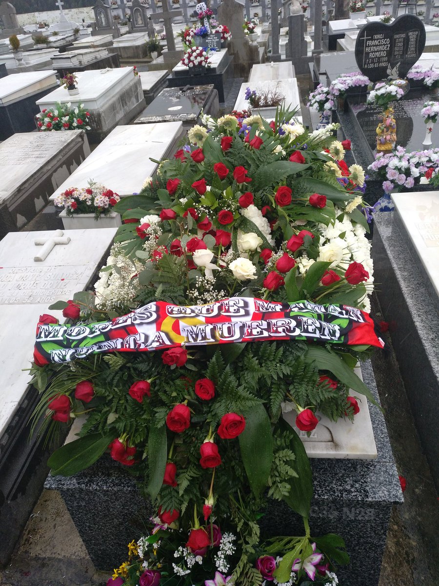 danivrs_88's tweet photo. Hasta siempre leyenda... Gijón y el mundo del fútbol te va a echar mucho de menos... DEP QUINI. #DEPBrujo #DEPQuini https://t.co/MqSEcRuUAw