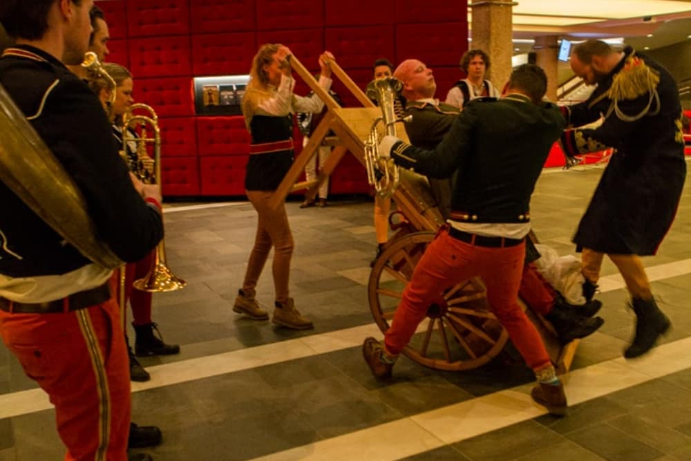 crosslinxtweet's tweet photo. Cross-Linx is begonnen in @deDoelen Rotterdam! Hoe is jullie ervaring tot nu toe? Wat viel je op? Waar genoot je van? Waar kijk je naar uit? We horen het graag! https://t.co/jnzMtfCN1x