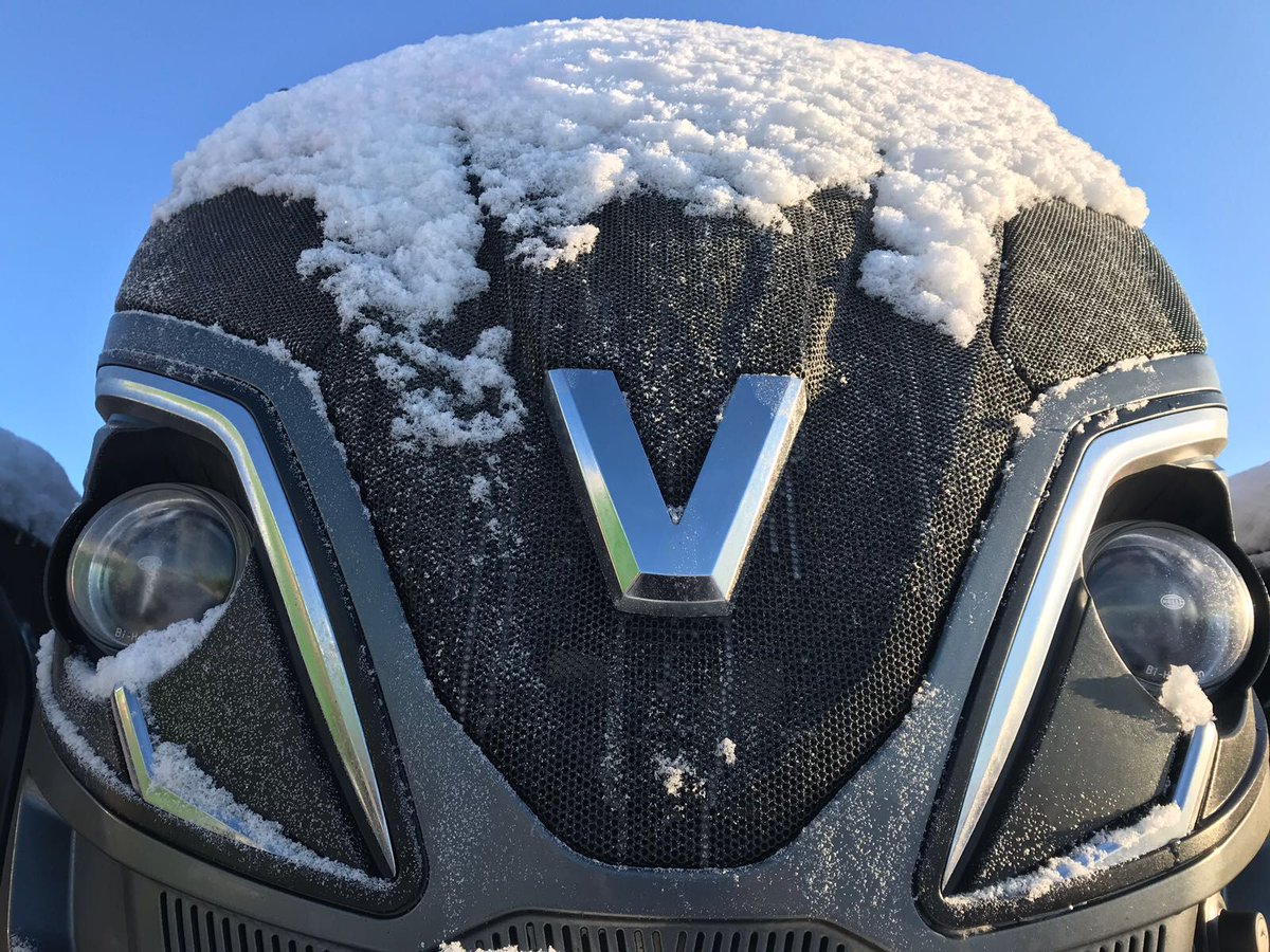 CrawfordsMach's tweet image. These sub-zero temperatures are making this Finnish made Valtra feel at home! #madeinfinland #snowproblem #valtra #snowday2018 #subzero ❄️