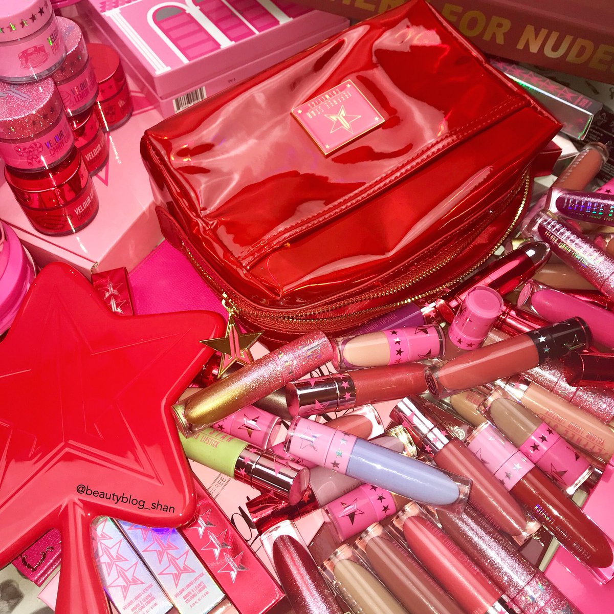 beautyblog_shan's tweet photo. one day you will see my photos ☝🏼📸🙋🏽♀️👑💖 @JeffreeStar #JeffreeStar #jeffreestarcosmetics #jsc #lovesick #lovesickcollection https://t.co/v9VYtRCRXC