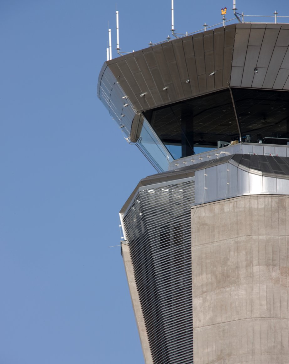 csinconline's tweet photo. CS provided the Chicago O’Hare Intl #Airport @fly2ohare Air Traffic Control building with customized #stormresistant #louver attachments that allow for lateral and rotational adjustments. Here's how we did it: https://t.co/UrIN8pd8qQ Visit us at #AirportSymp Booth 122 #aviation https://t.co/yOcO3ceBAr
