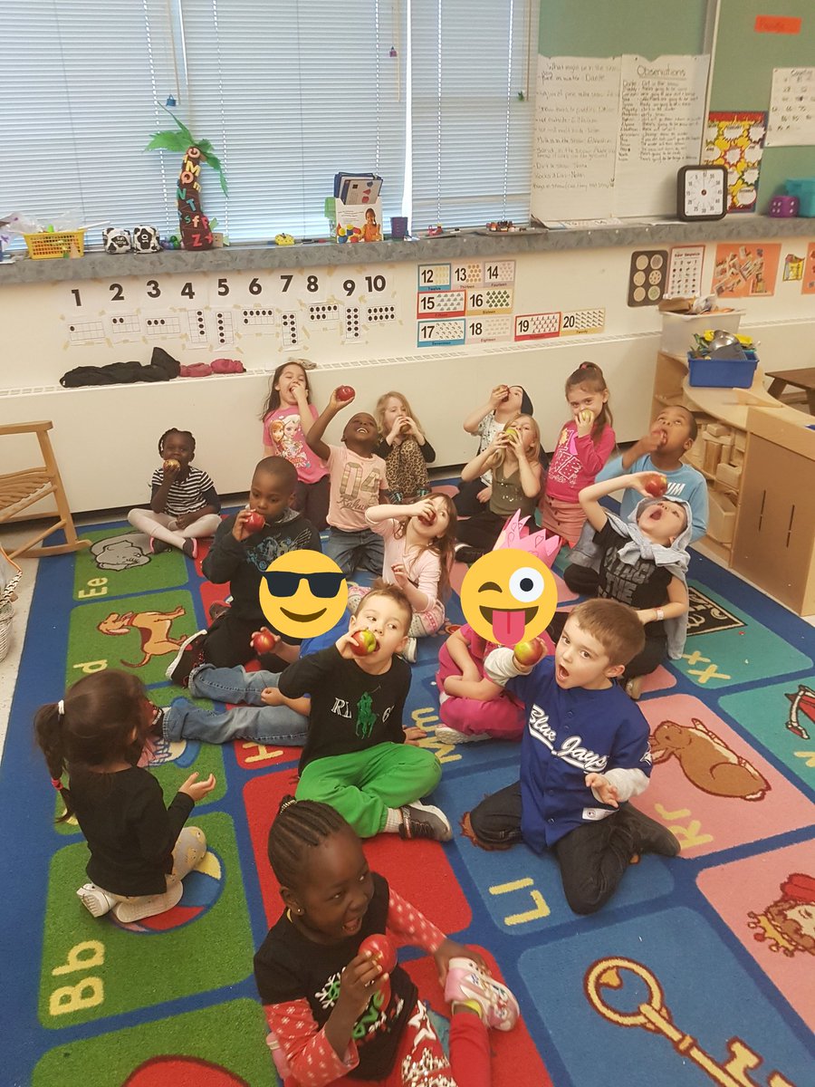 Mister_McLean's tweet photo. Enjoying a healthy treat during today's #greatbigcrunch! 🍎🥕 #StMichaelOCSB #KindergartenLife #HealthyMindsHealthyBodies https://t.co/9VXKV40Q3l