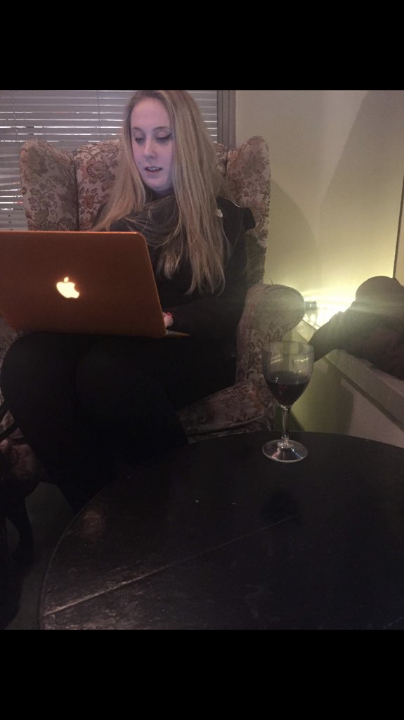 Twolasseslondon's tweet photo. #Twolasses on a post show blogging extravaganza @CamdenPT #theatrereviews #fringetheatre https://t.co/px5TD6nyyD