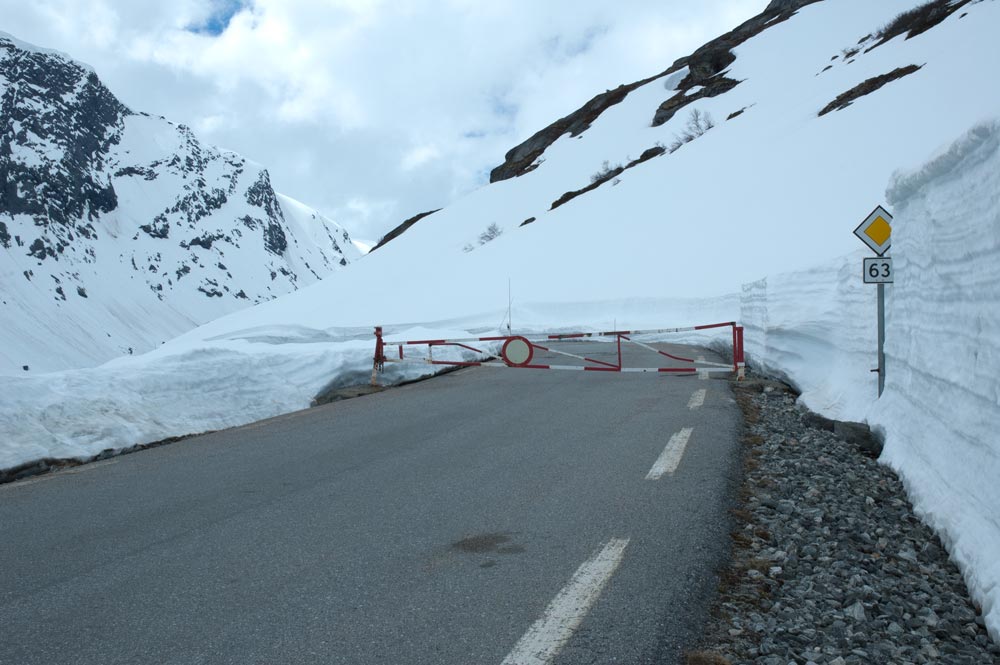 SwellPixel's tweet photo. Real snow - Norway, May 2005 #ThrowbackThursday https://t.co/kmQhqREZ6e