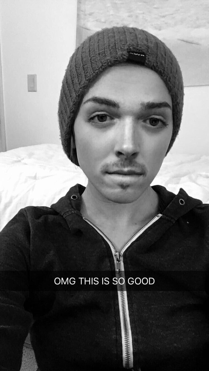 _rachillin_'s tweet photo. When you and your bf swap faces and you find out youโre actually the same person #imdatingmyself https://t.co/QF2LXlOt70
