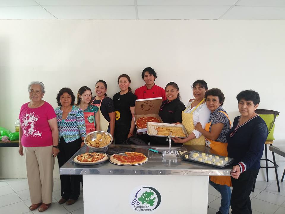 FHidalguense_ac's tweet photo. Hoy el Chef Ángel Soberanes y las alumnas del curso #BocadillosYPizza realizaron "Pizza", "Trenza de membrillo" y "Orejitas".

No olvides que aún hay lugares disponibles para los cursos en el periodo febrero-junio 2018. Te esperamos!

#CENCAH #CapacitaciónFH #UAEH https://t.co/tfOhYLEmAN