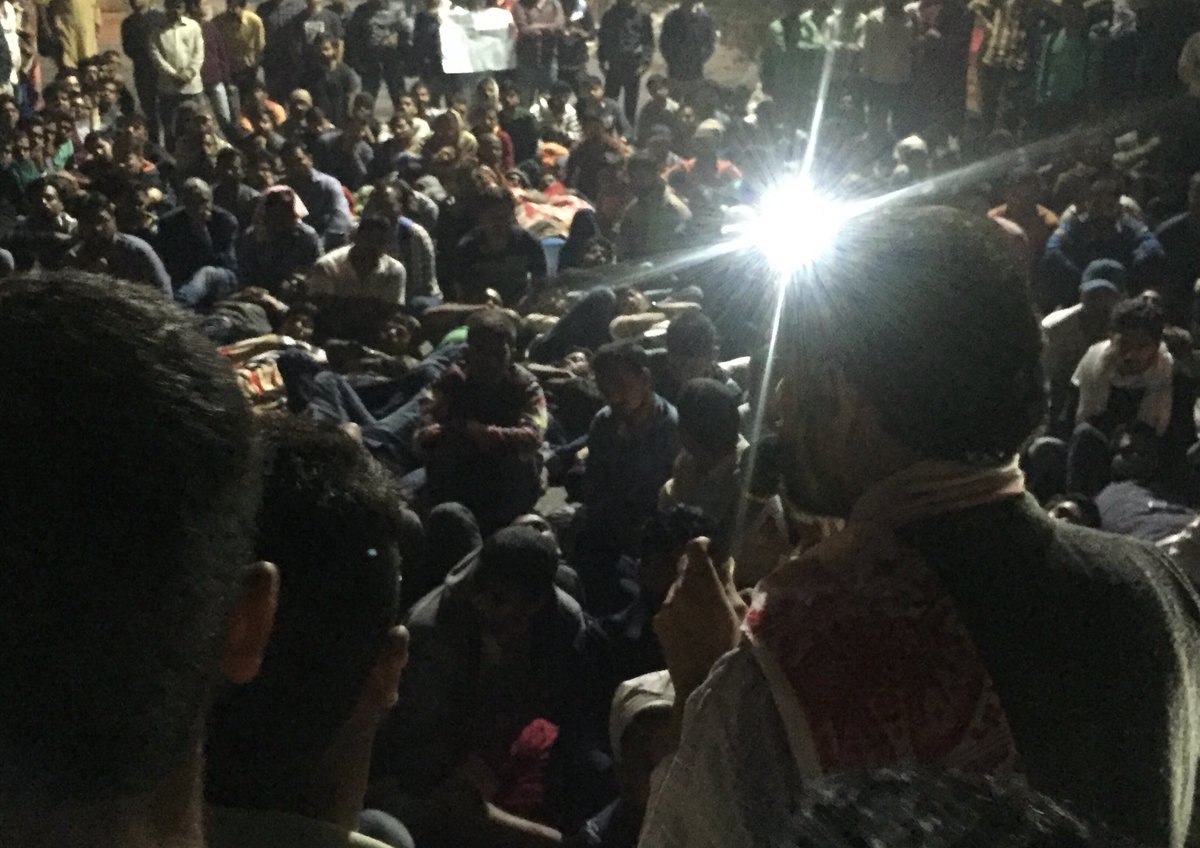_SwarajIndia's tweet photo. Swaraj India President @_YogendraYadav joins the students protesting against #SSCExamScam https://t.co/8H0Im5vr4q