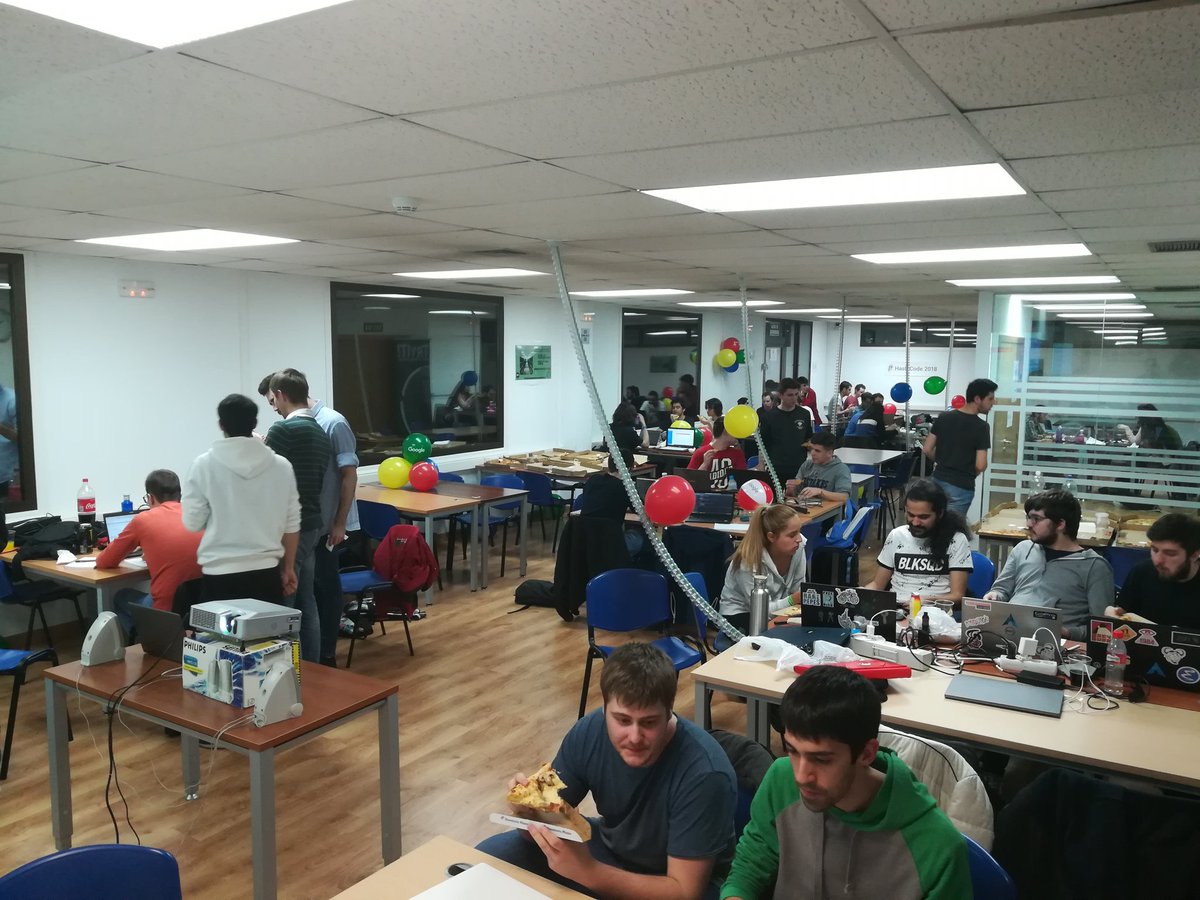daetsiinf's tweet image. Terminado el #hashcode2018 en @informaticaupm con unas pizzas del @DominosPizza_ES gracias al @tryit_upm #HashCodeUPM