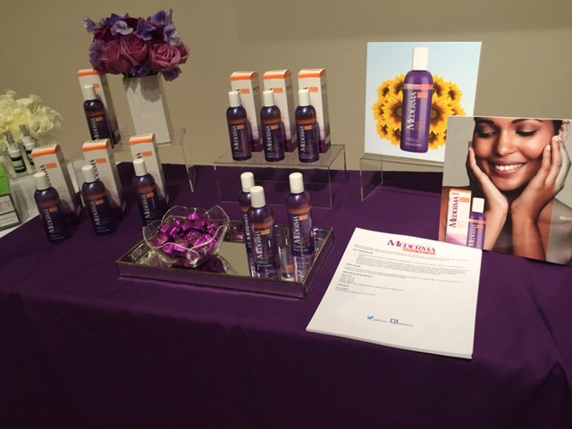 Mederma's tweet image. We&apos;re so excited to be giving a product demonstration of Mederma® Quick Dry Oil today at the #CEW 2018 Beauty Insider Awards Product Demo! #CEWEvent #CEWDemo