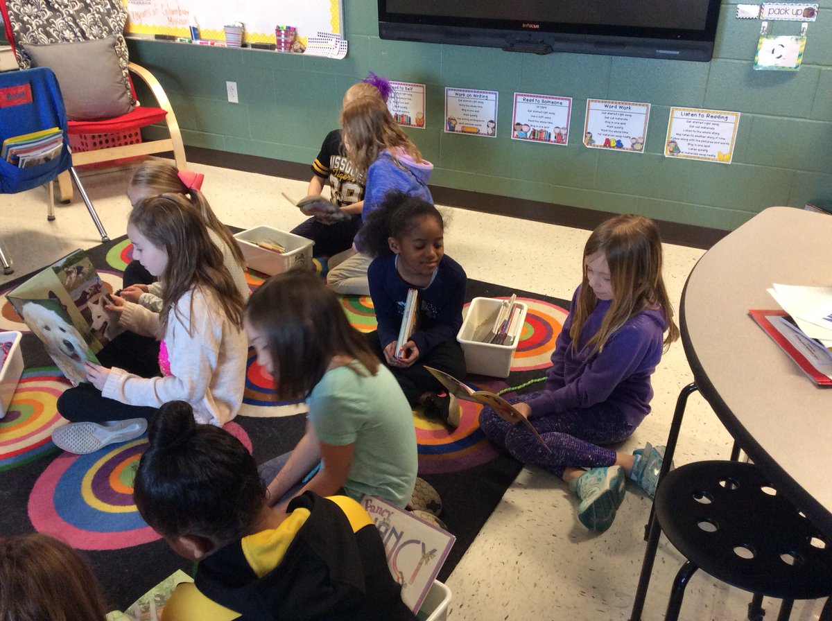 TeamGood_BEU's tweet photo. Today we got to read with our 3rd Grade buddies in @MsRyberg ! We had a great time sharing books and eating popcorn together! @BeulahRalphElem https://t.co/HtuKlpBPTI