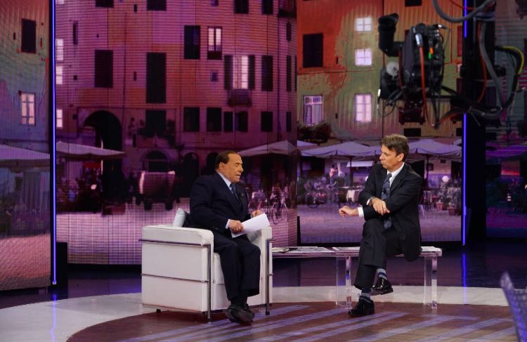 berlusconi's tweet photo. Il candidato del centrodestra alla presidenza del consiglio lo indica il partito che riceverà più voti dagli elettori.  #Matrix #MatrixPrime #Berlusconi https://t.co/WyraIOZXEp