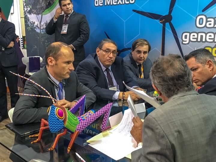 joseluiscalvoz's tweet photo. Damos seguimiento con el Gobernador @alejandromurat, el CEO y Directores de la empresa francesa EDF, a la segunda inversión histórica para Oaxaca. #MWP2017 #OaxMWP2018 #OaxacaSustentable https://t.co/PSc37zckeB