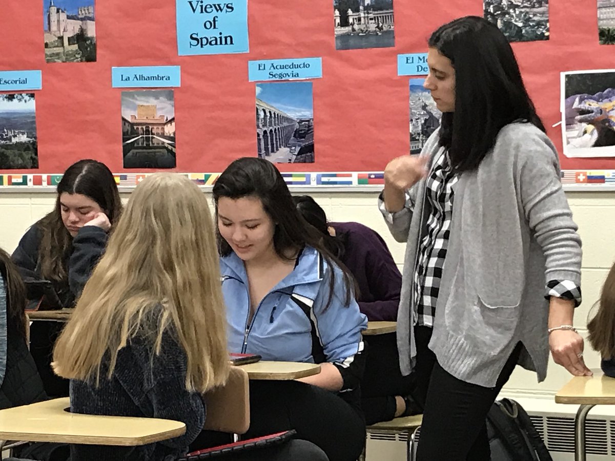LauraMonahan25's tweet photo. Thanks for opening up your classses to visitors today Social Science/ World Languages! #divisiontour #214learns 🌎 https://t.co/uQwD3ddxwy