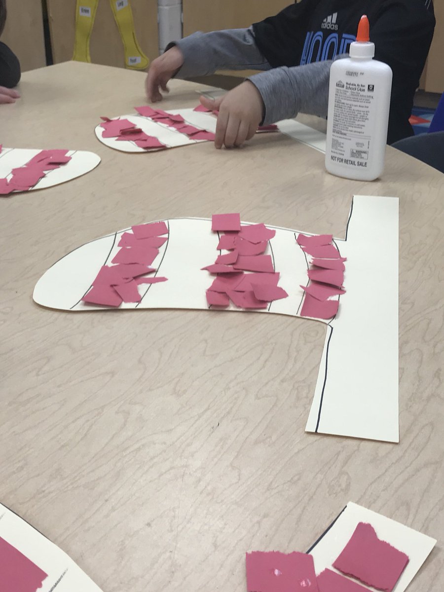 Yesterday, we practiced making patterns while decorating our Dr. Seuss hats! <a href="/srd1218/">Stephanie</a> <a href="/TanyaEMcDonald/">Dr. Tanya McDonald</a> @VDVprincipal @Ville_Sup #vdvseussville18 #allin4theville