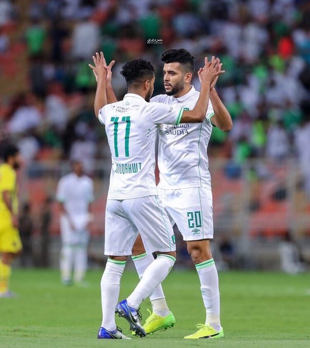 إيقاف كلاودي خيره للاهلي والله خلى المقهوي مع بن عمر متفاهمين في الوسط وان شاء الله كلاودي يرجع لمستواه الطبيعي في اسيا
