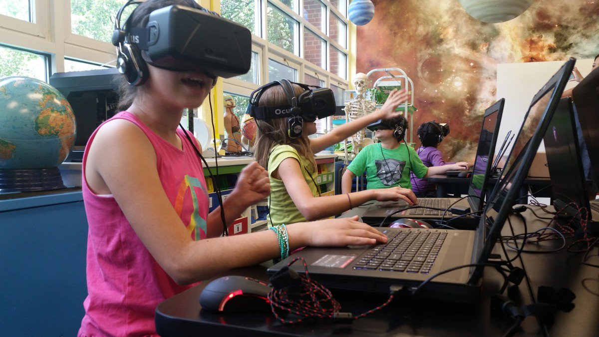 FilamentGames's tweet photo. 25 resources for incorporating #AR and #VR into your classroom:

https://t.co/2Zm6ul32fQ . #virtualreality #augmentedreality #edtech #gbl #education #classroom #teaching https://t.co/frzruWfdQ4
