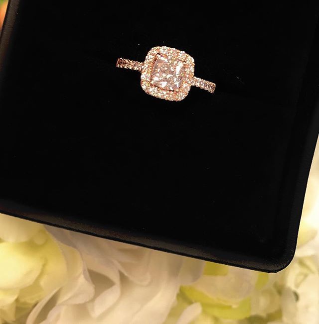 divineandco's tweet photo. You Always Need One Rose Gold Staple In Your Collection ! 💞 💍#DivineandCo #DivineTogether #NewYork #NewYorkJewelry #NewYorkJeweler #DivineCollection #Divine #WeddingBands #EngagementRing #DivineProposals #ShopDivineandCo https://t.co/kA72Xyi5sl https://t.co/SPJd2n9TLX