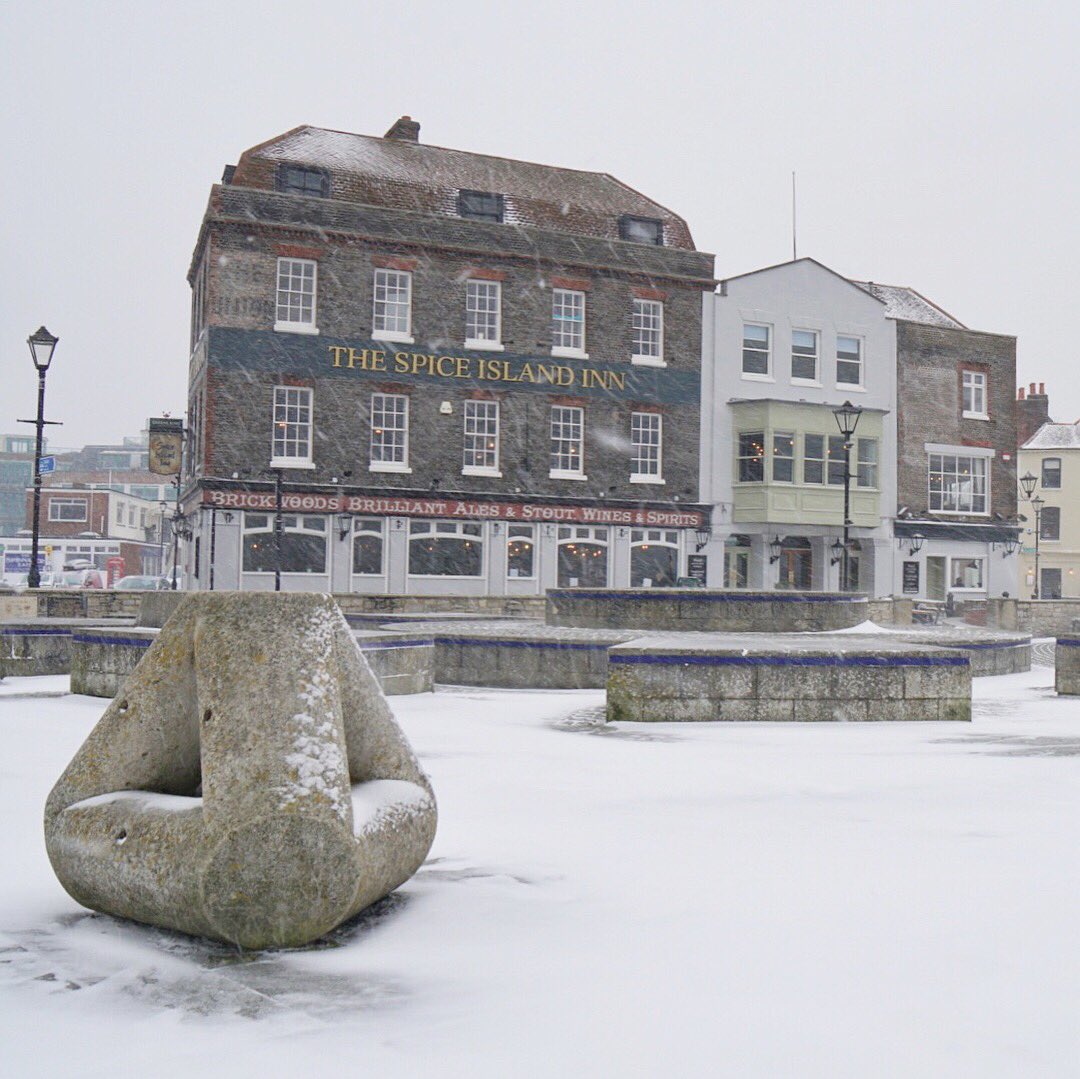 TeamLocals's tweet photo. Did someone say snow?

#portsmouth #southsea #snow #weather https://t.co/8fdIuQrXiZ