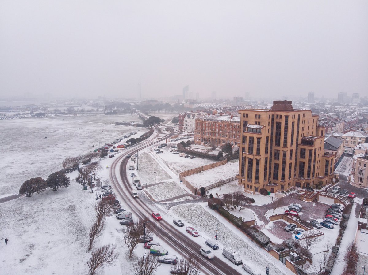 TeamLocals's tweet photo. Did someone say snow?

#portsmouth #southsea #snow #weather https://t.co/8fdIuQrXiZ
