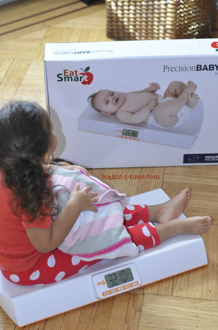 ImMakingTime's tweet photo. AD: #Breastfeeding moms, ever wondered how to know your baby is eating enough? One sign is weight gain, which can be monitored at home w/an #EatSmart Precision Baby Check Scale. Enter to win one! >>https://t.co/dsCsqKGZXA #babyscale #EatSmartScales #THB @EatSmartScales https://t.co/HRHzkzu06f